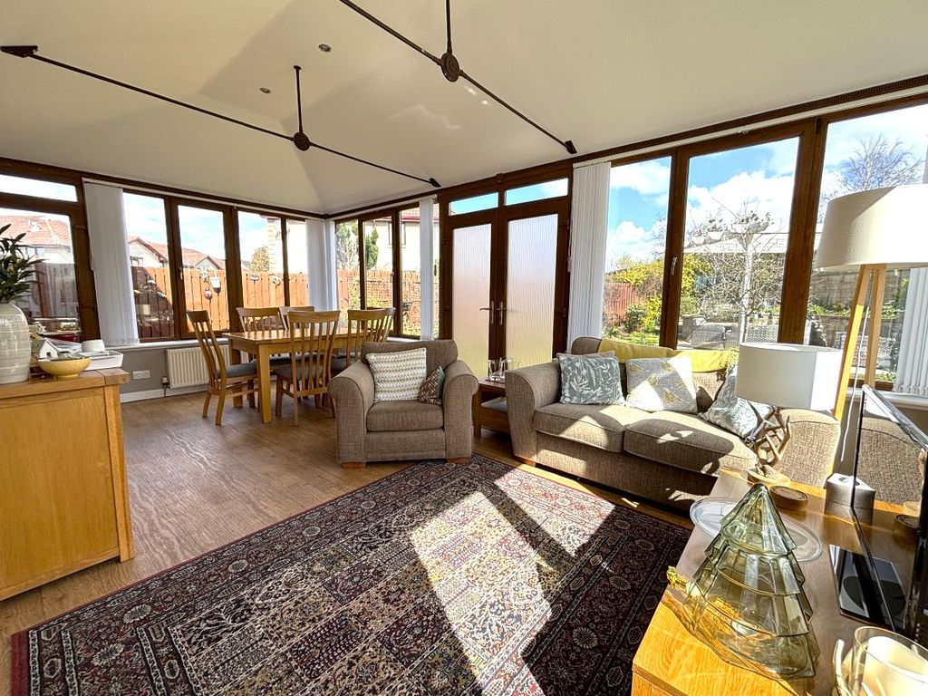 Property photo 2 of 28