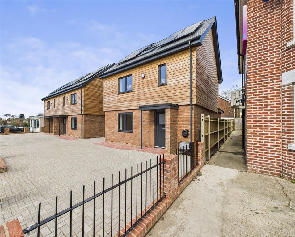 Property photo 1 of 15 3 Bedroom Detached For Sale