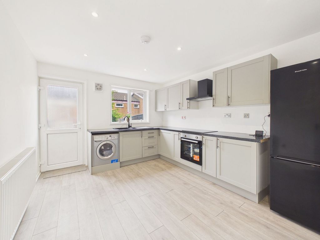 Property photo 2 of 12 Dining Kitchen