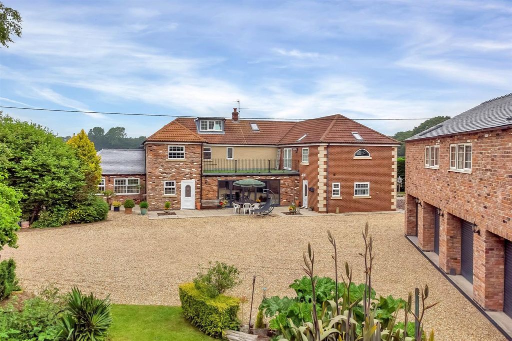 Property photo 1 of 43