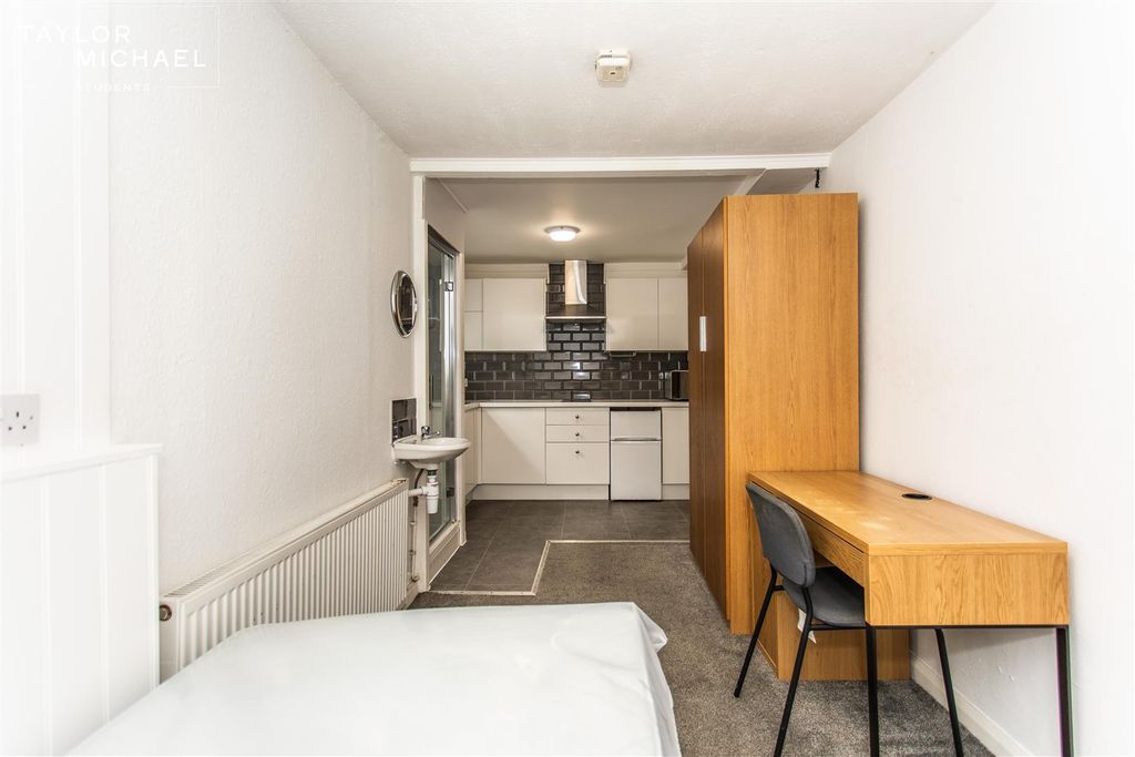 Property photo 1 of 15 Room