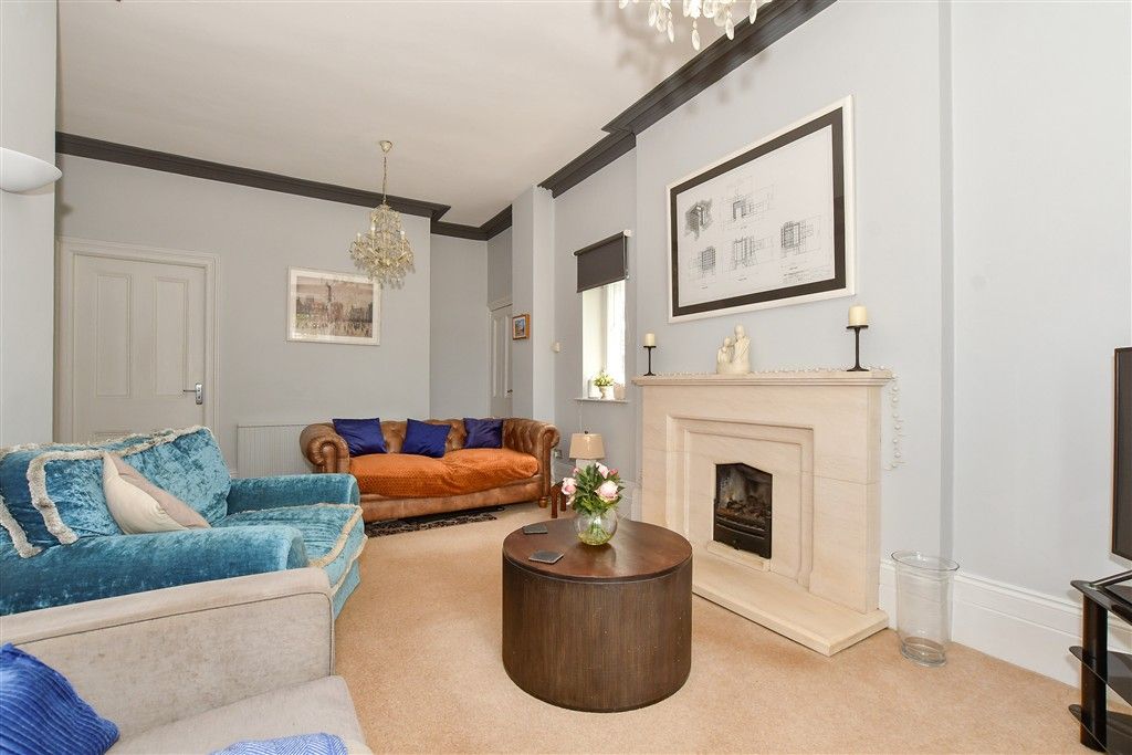 Property photo 2 of 12 Lounge