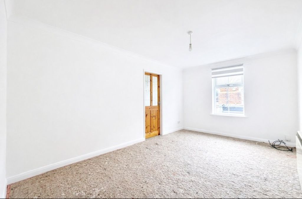 Property photo 3 of 10 Lounge