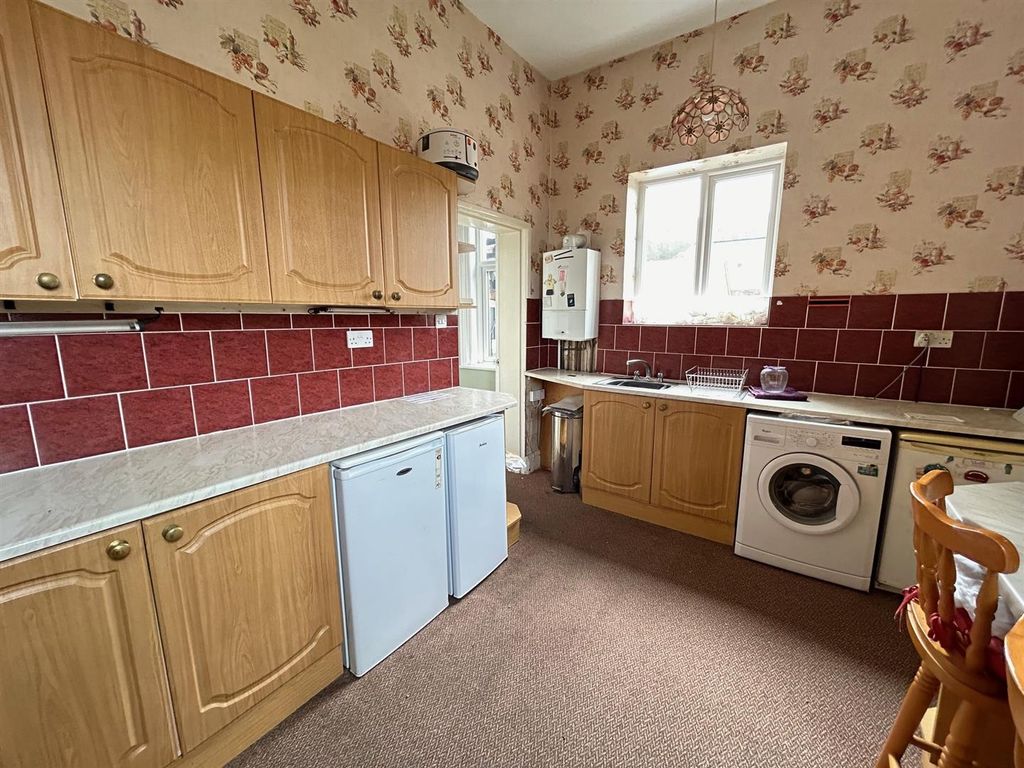 Property photo 3 of 7 Kitchen.Jpg