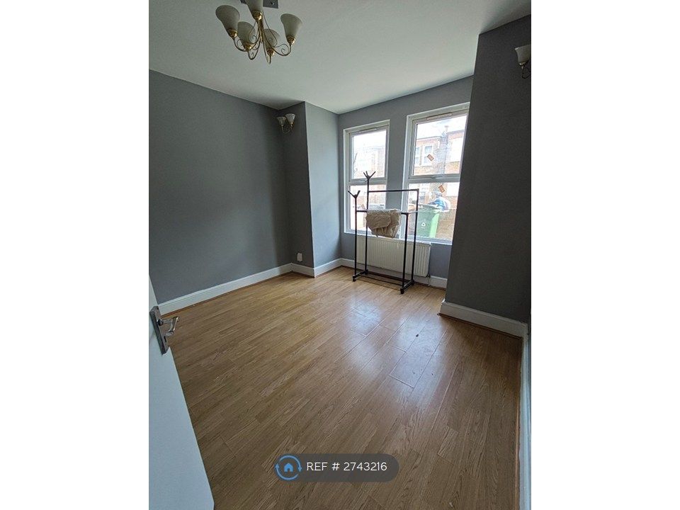 Property photo 3 of 11 Room 1 (Double Room)