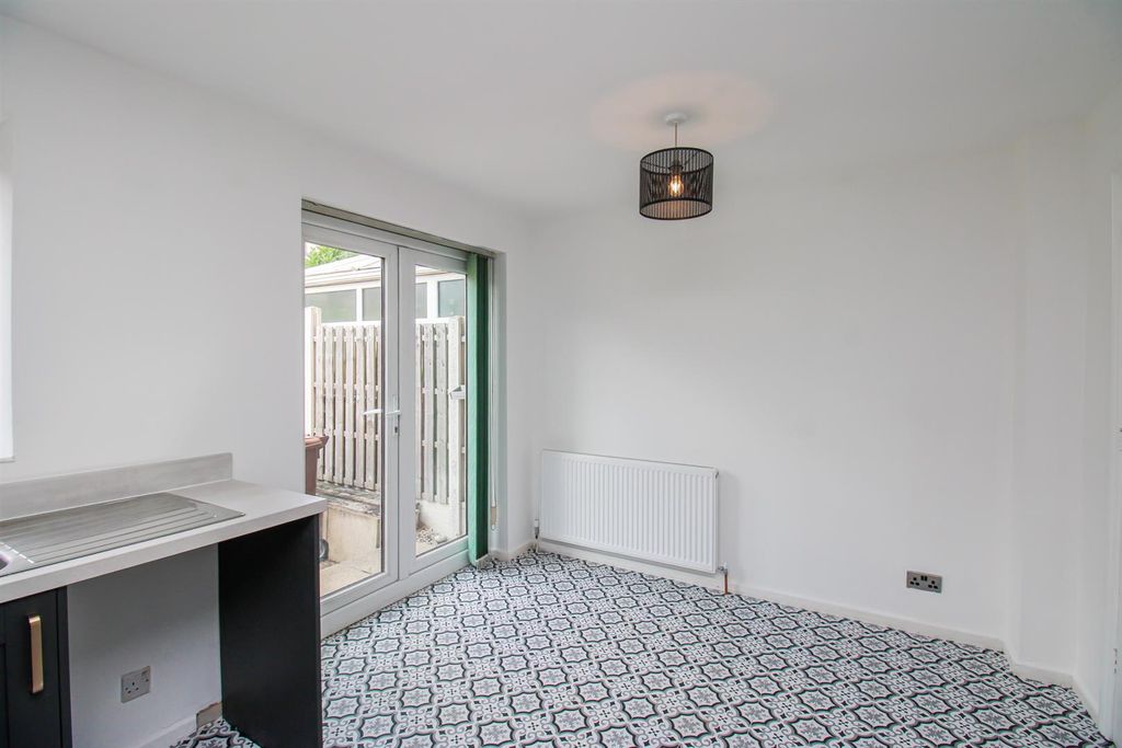 Property photo 3 of 10 Kitchen Diner