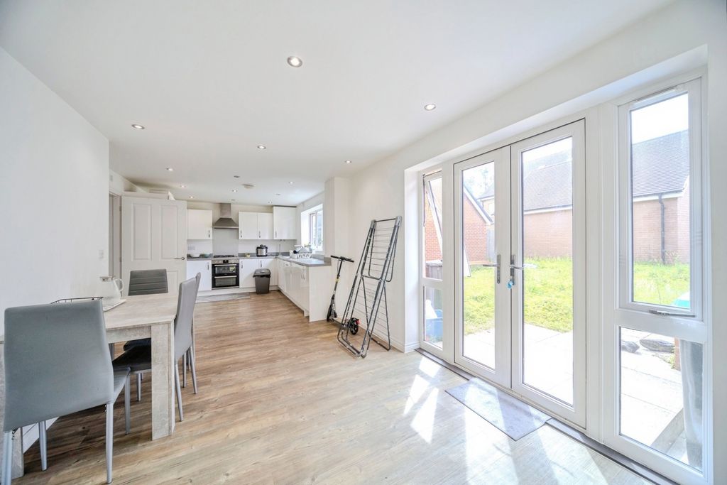 Property photo 3 of 20 Pbox-Img.Jpg