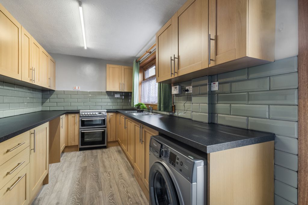 Property photo 2 of 27