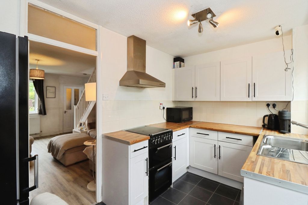 Property photo 2 of 17 Kitchen