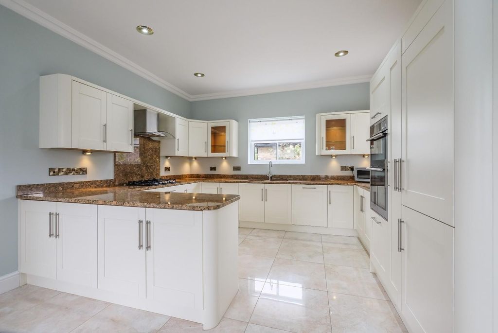 Property photo 2 of 36 Dining Kitchen
