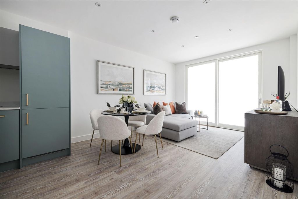 Property photo 1 of 16 The Masey, E17