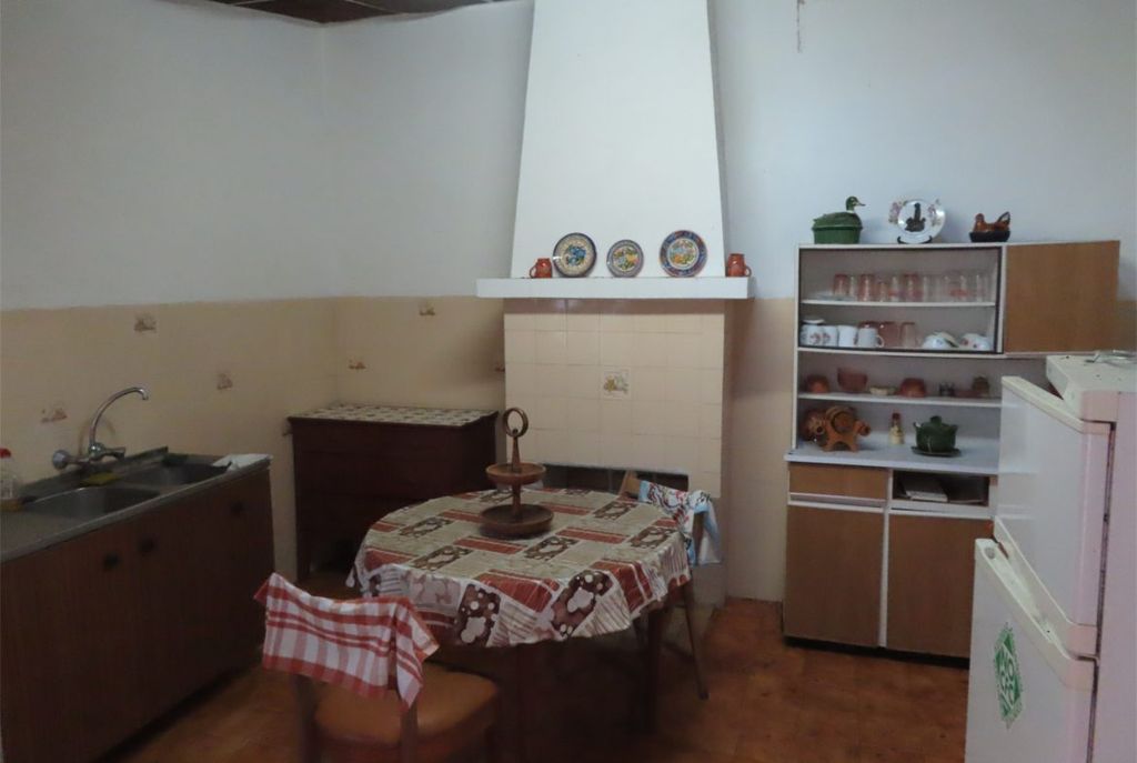 Property photo 2 of 39