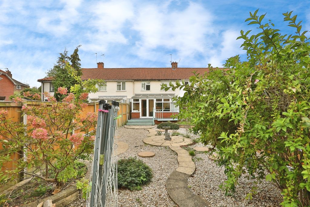 Property photo 2 of 17