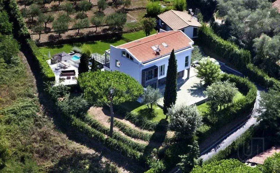Property photo 2 of 9