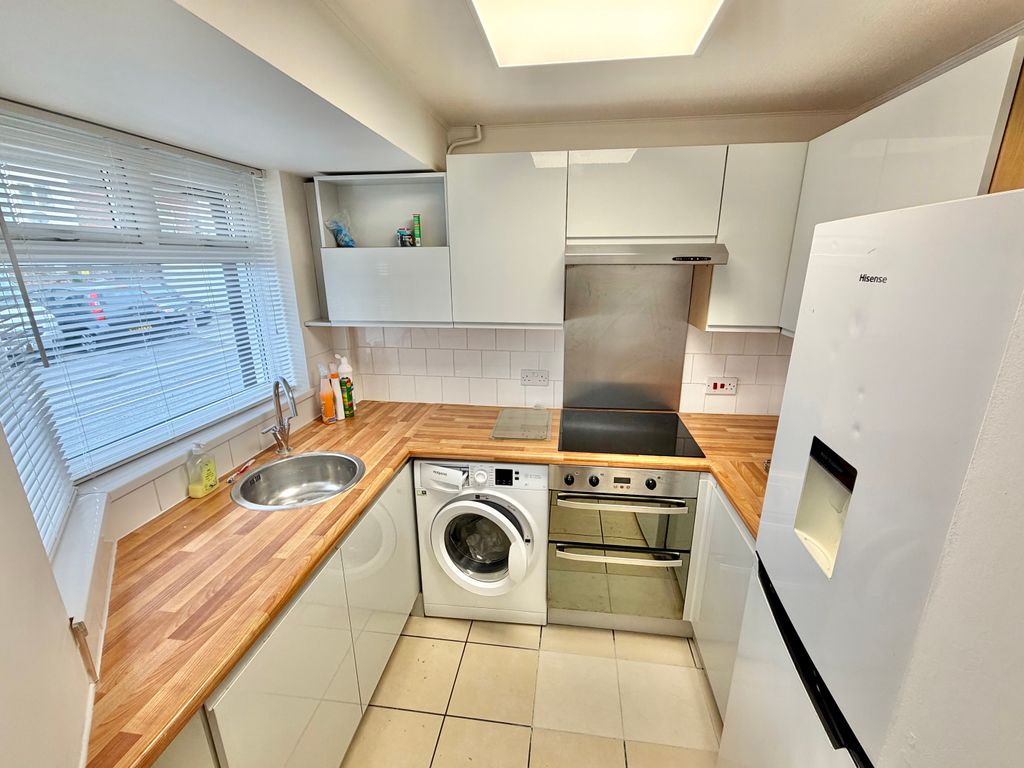 Property photo 2 of 9 Kitchen