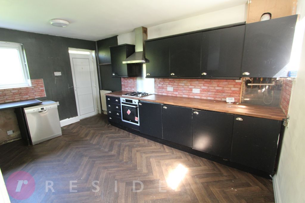 Property photo 3 of 13 Kitchen