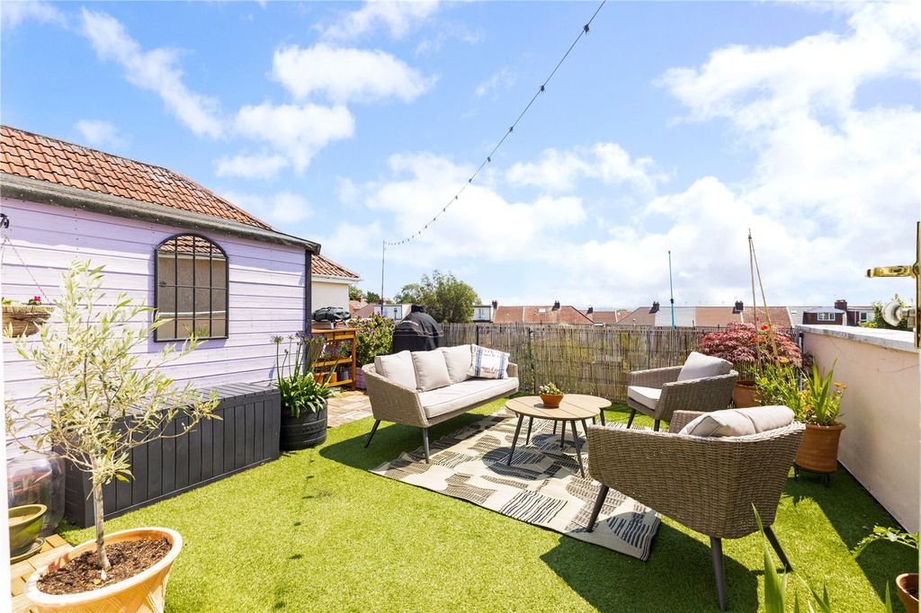 Property photo 3 of 15 Roof Terrace