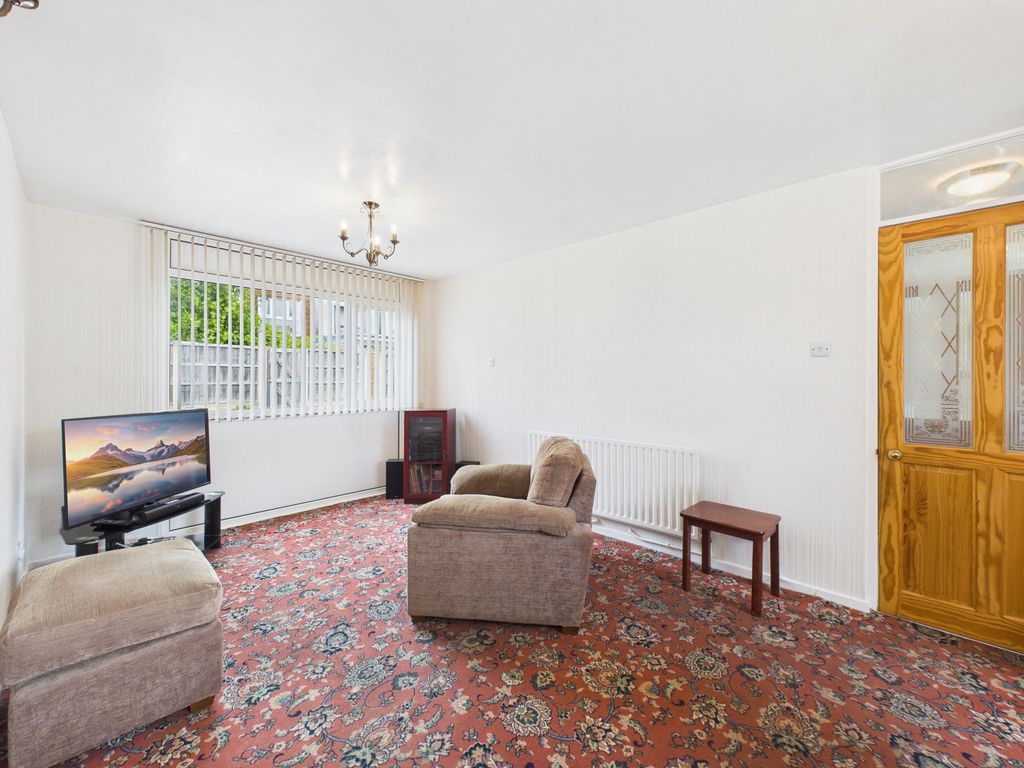 Property photo 3 of 13 Lounge
