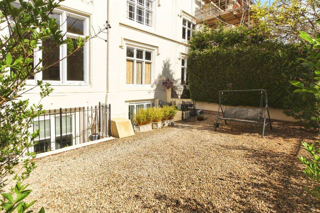 Additional image 10 of 2 bed flat for saleWarwick Place, Leamington Spa CV32