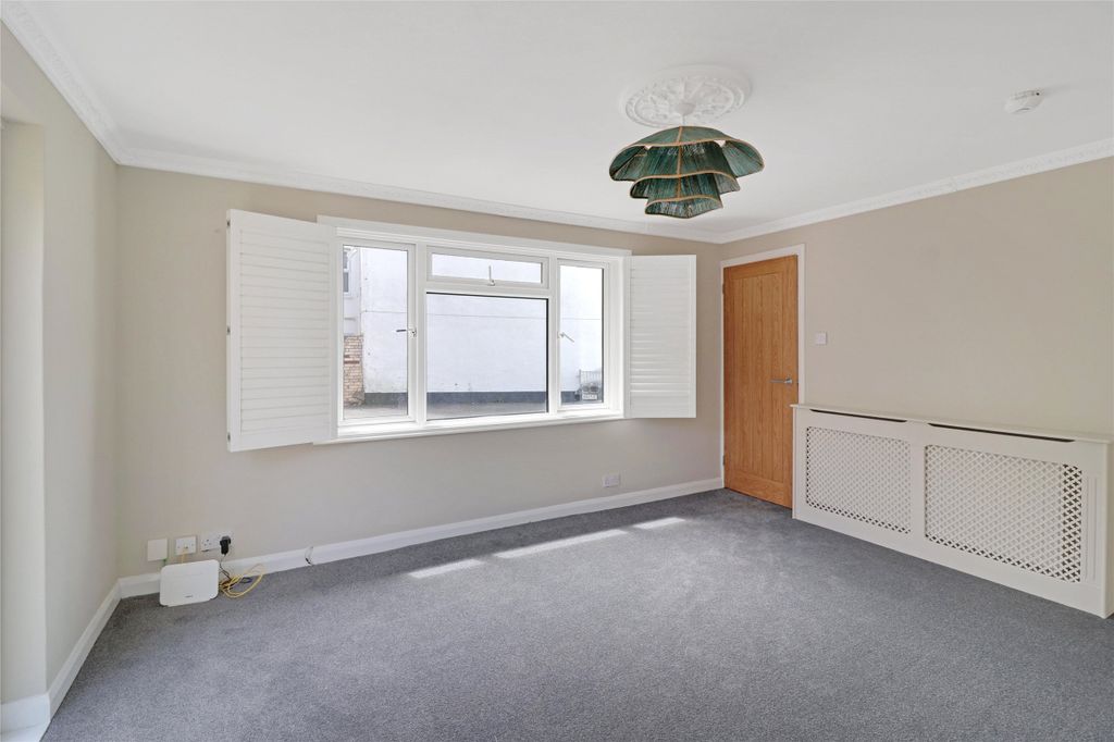 Property photo 3 of 12 Picture No. 18