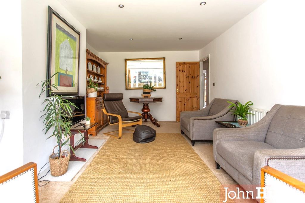 Property photo 3 of 10 Cownwy Court12.Jpg