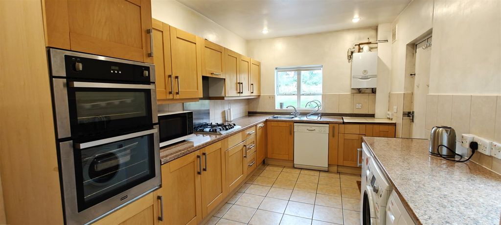 Property photo 3 of 75 Kit