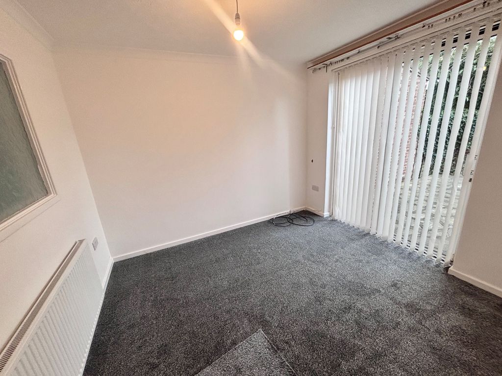 Property photo 3 of 9 Dining Room