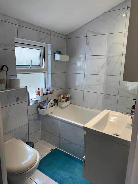 Property photo 1 of 7 Picture No. 17