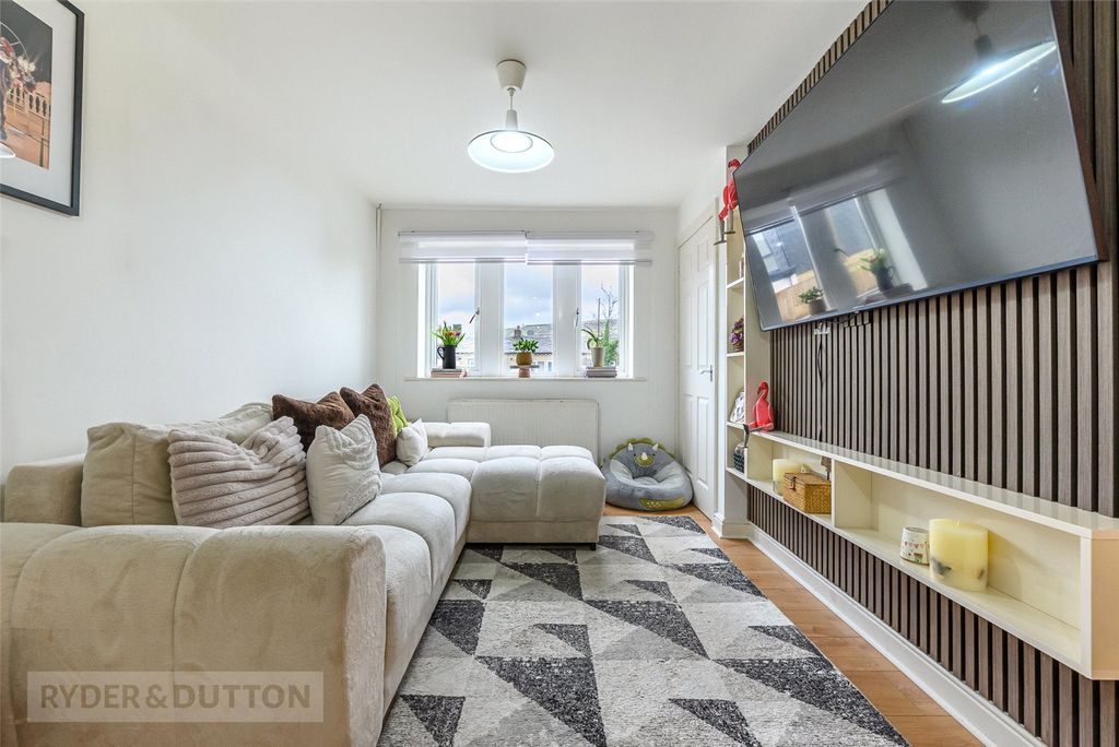 Property photo 3 of 21 Living Room