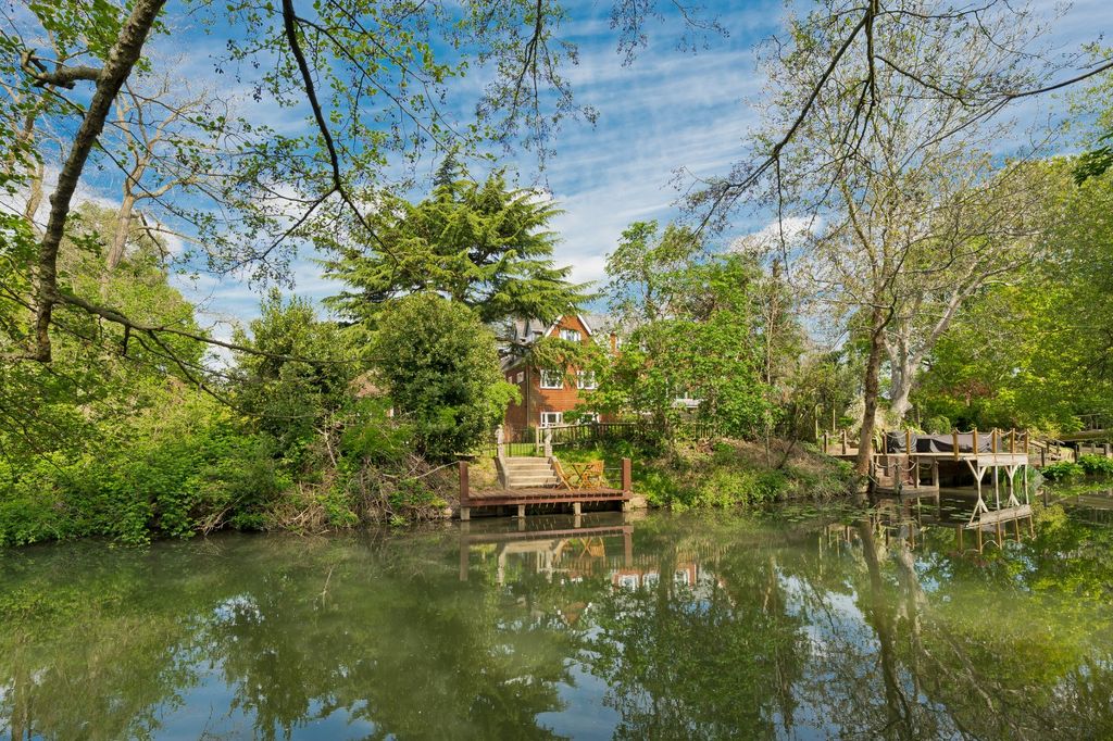 Property photo 1 of 25 River Mole Access