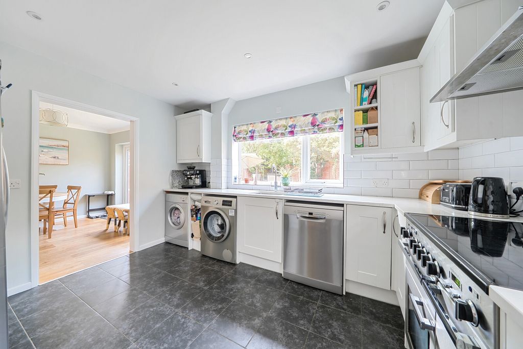 Property photo 3 of 14 1342504-11-68A5E8...
