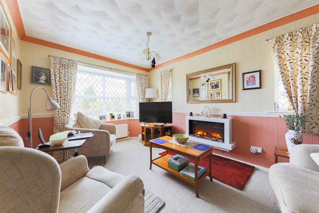 Property photo 3 of 15 Living Room