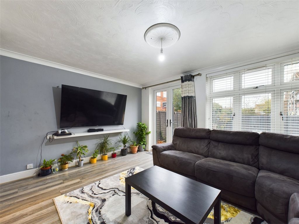 Property photo 2 of 22 Living Room