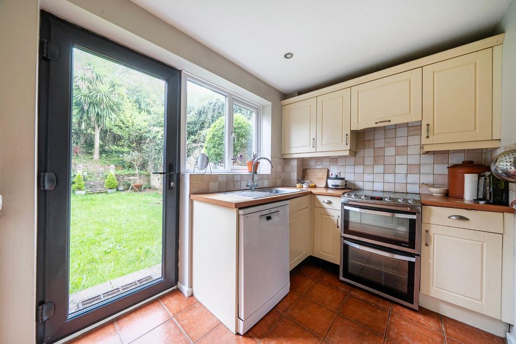 Property photo 3 of 16 1436500-11-69cc03A4d5117.Jpg