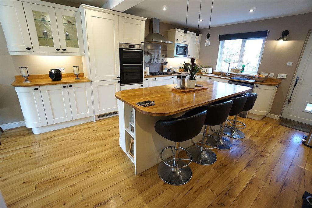 Property photo 2 of 17 Kitchen.Jpg
