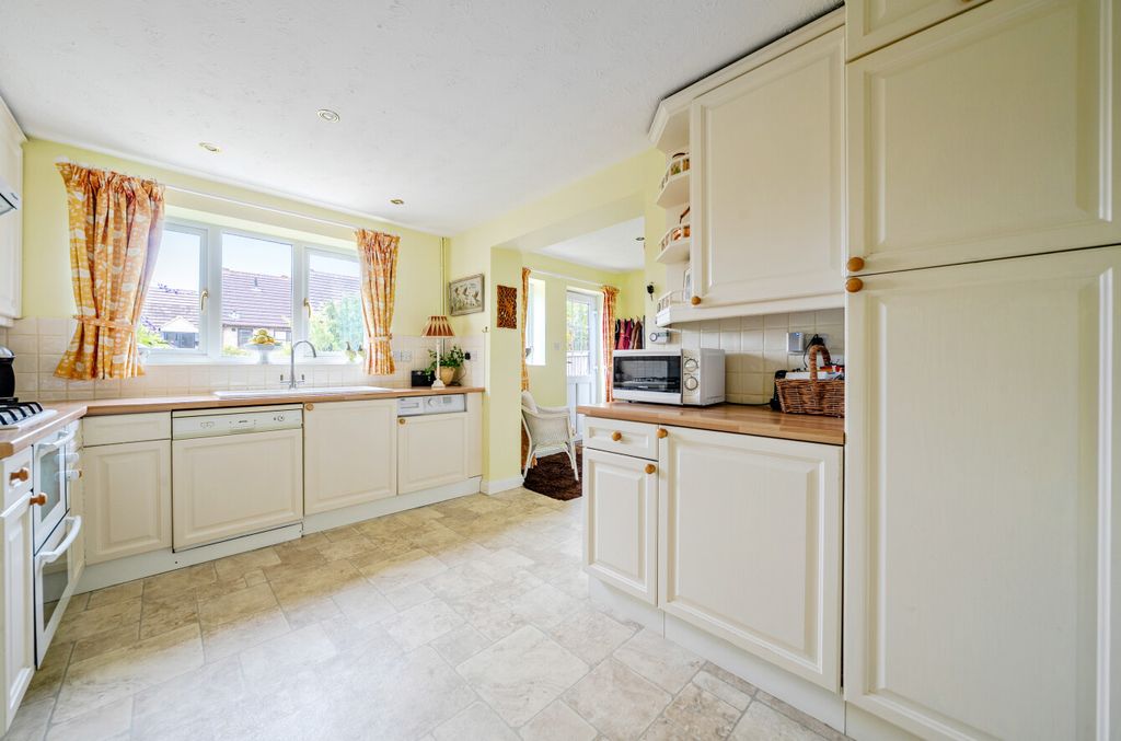 Property photo 3 of 25 1319441-14-68667F...