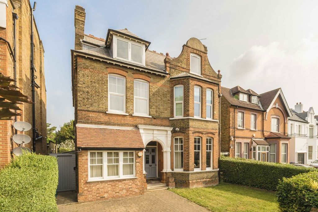 Property photo 1 of 11