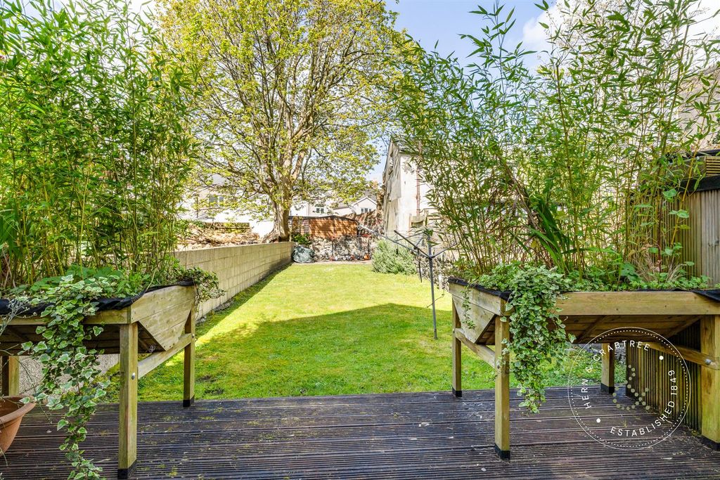 Property photo 2 of 25 Green-Street-22.Jpg