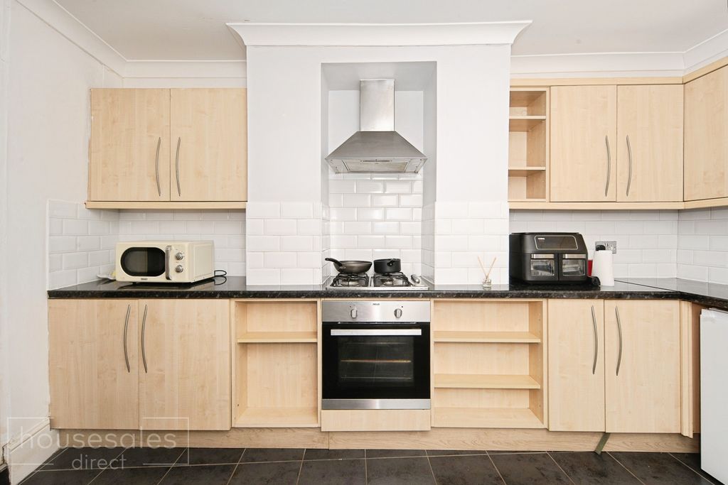 Property photo 2 of 9