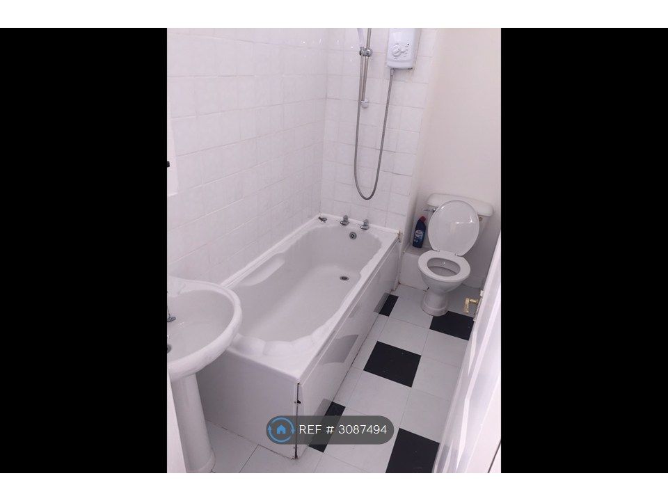Property photo 3 of 7 Bathroom