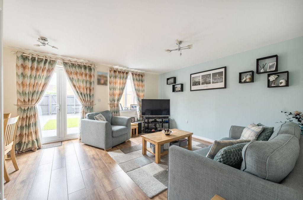 Property photo 3 of 14 1472963136A2Bff0933354