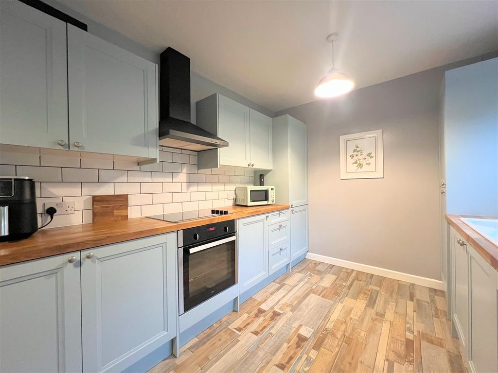 Property photo 3 of 17 Kitchen/Diner