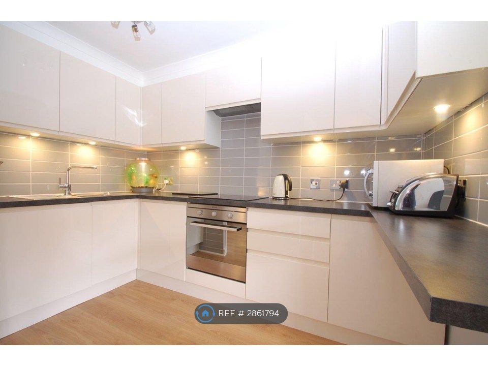 Property photo 2 of 6 Kitchen