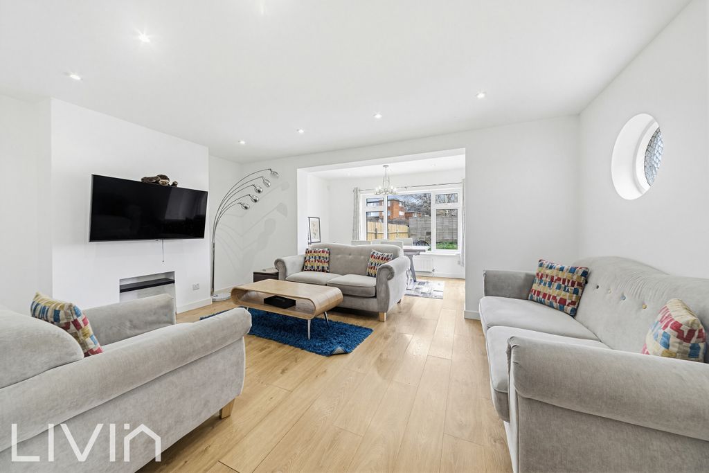 Property photo 2 of 12 3