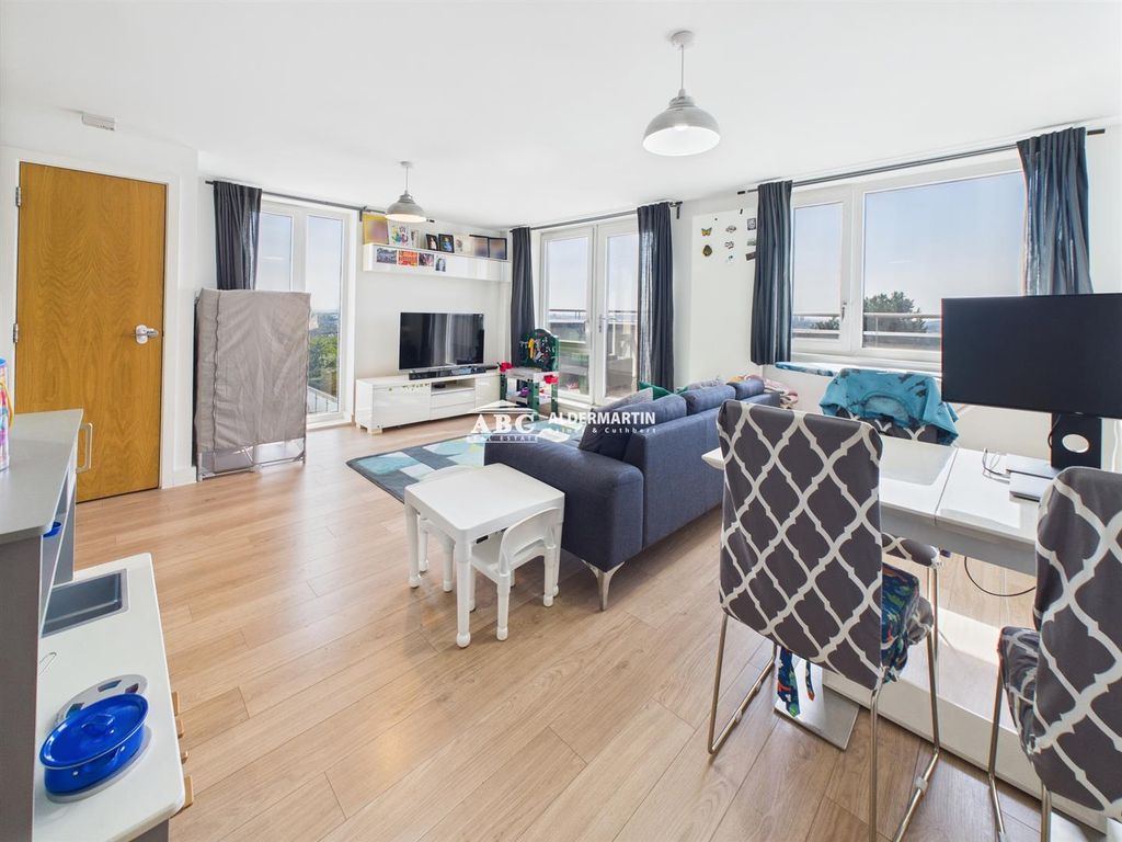 Property photo 3 of 19 Cam03827G0-Pr0072-Still002.Jpg