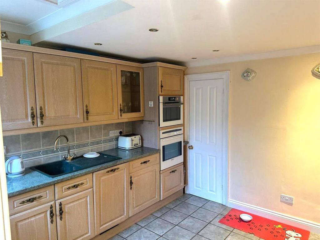 Property photo 3 of 8 Kitchen 2.Jpg