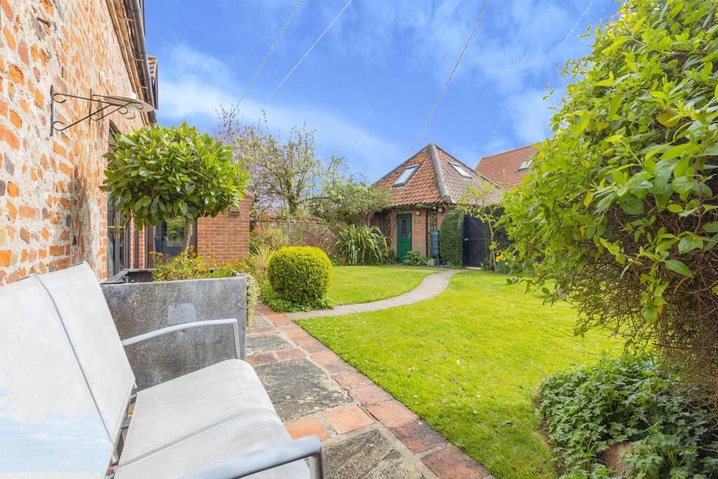 Property photo 3 of 12