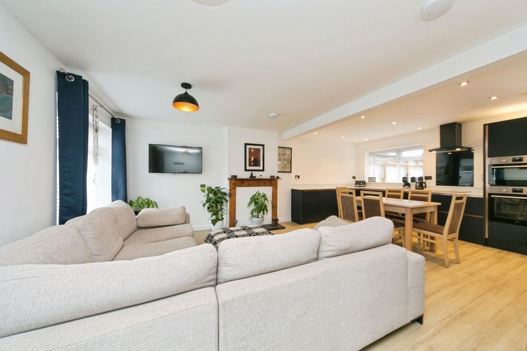 Property photo 2 of 19 Pbox-Img.Jpg