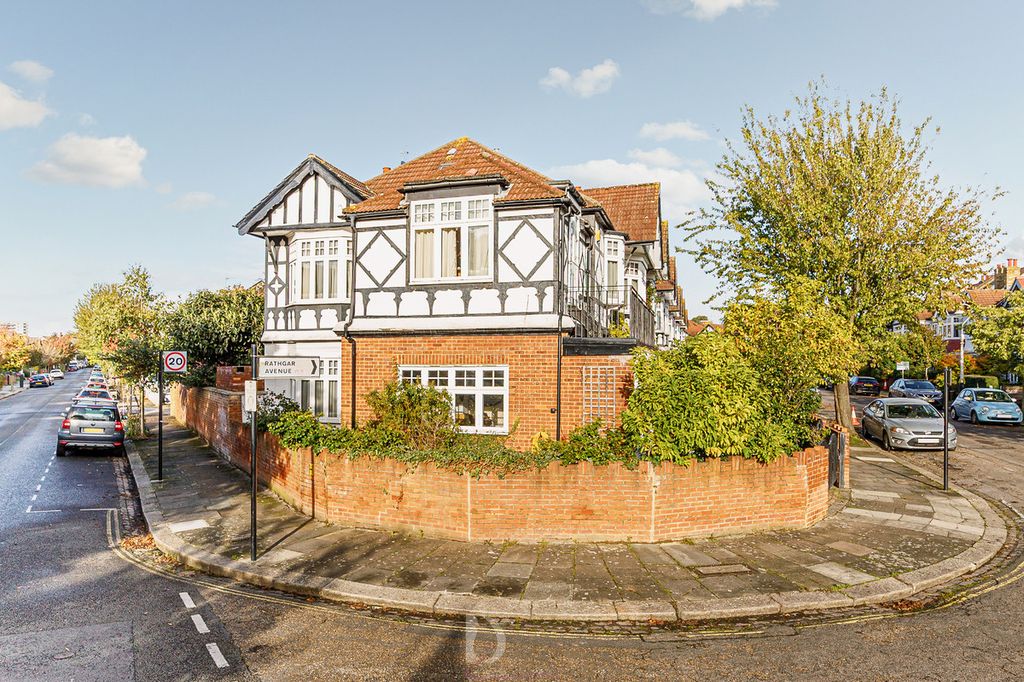 Property photo 2 of 8