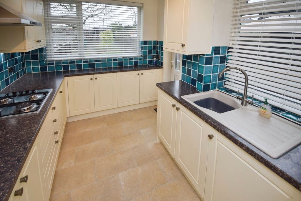 Property photo 2 of 20 Kitchen